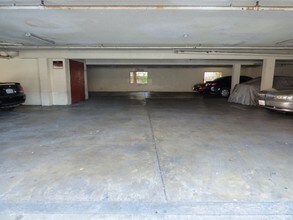 839 N Summit Ave in Pasadena, CA - Foto de edificio - Building Photo