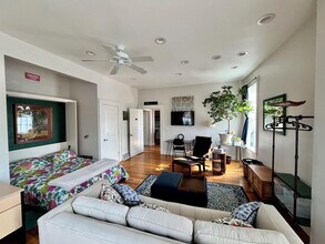 51 Church St in Saratoga Springs, NY - Foto de edificio - Building Photo