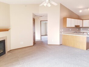 560 Penn Ct, Unit 9 in North Liberty, IA - Building Photo - Building Photo