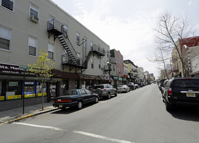 2004 Bergenline Ave in Union City, NJ - Building Photo - Building Photo