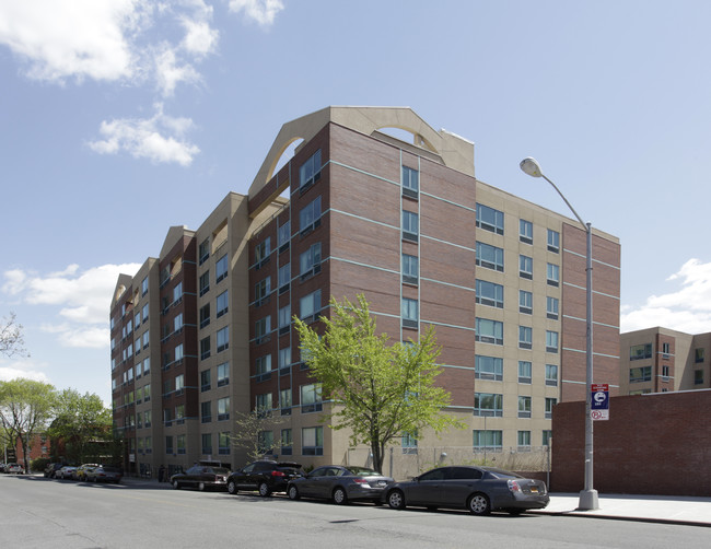 Atria 2000 in Fresh Meadows, NY - Foto de edificio - Building Photo