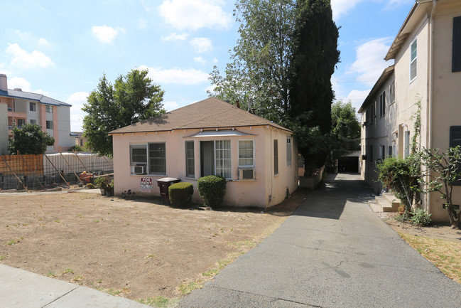 522 Glenwood Rd in Glendale, CA - Building Photo - Building Photo