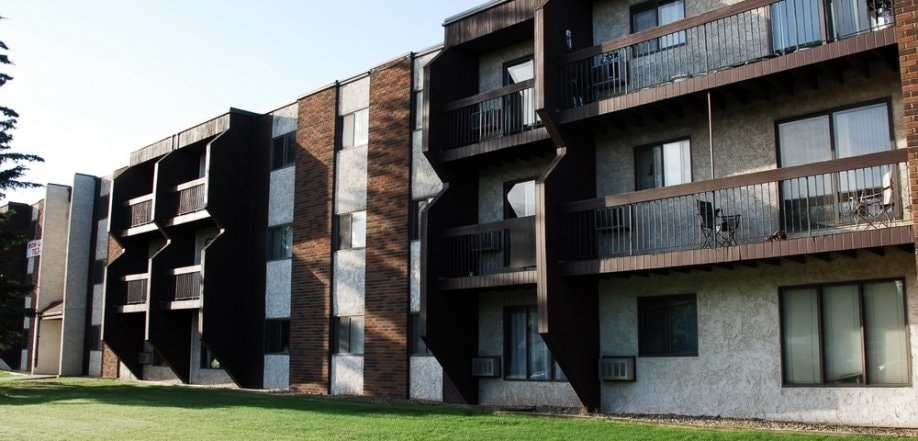 Carlton Park in Prince Albert, SK - Building Photo