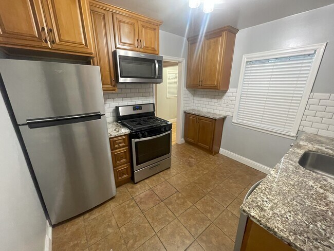 4844 Daisy St, Unit #D in Oakland, CA - Building Photo - Building Photo
