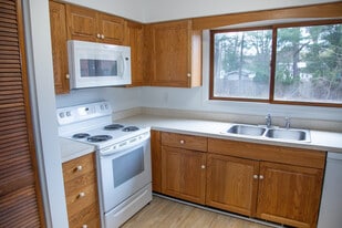 Woodhill Apartments in Glenmont, NY - Building Photo