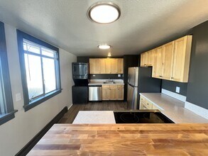 16 N Broadway St in Tacoma, WA - Foto de edificio - Building Photo