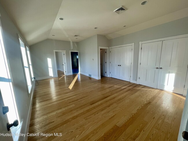 536 Columbia St in Hudson, NY - Building Photo - Building Photo