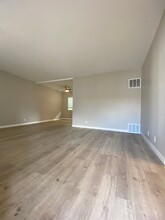 1046 S Wooster #4 in Los Angeles, CA - Building Photo - Interior Photo