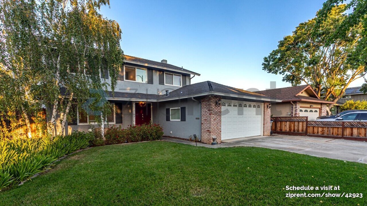 3226 Gardendale Dr in San Jose, CA - Building Photo