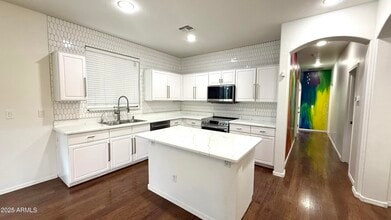 4927 W Magdalena Ln in Phoenix, AZ - Building Photo - Building Photo