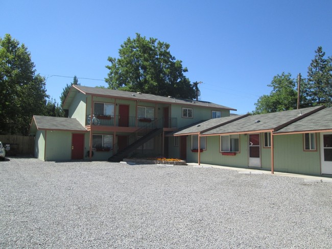 315 3rd St in Yreka, CA - Building Photo - Building Photo