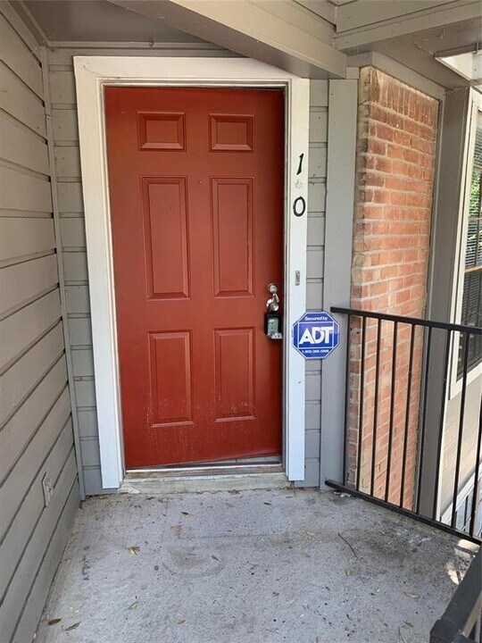 2401 Sycamore Ave in Huntsville, TX - Building Photo
