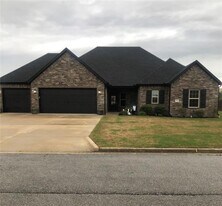 18061 Astor Dr in Fayetteville, AR - Building Photo