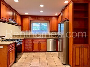 4544 Jutland Dr in San Diego, CA - Foto de edificio - Building Photo