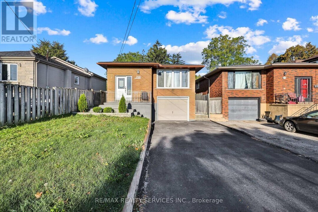 728 West 5th Street in Hamilton, ON - Building Photo