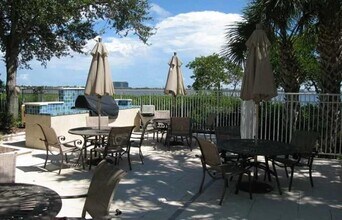 5203 Bay Club Cir in Tampa, FL - Building Photo - Building Photo
