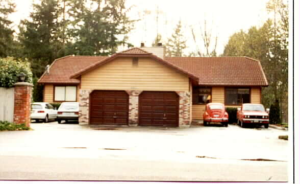 16220 52nd Ave W in Edmonds, WA - Foto de edificio