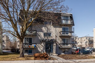 415 Copernic Av in Laval, QC - Building Photo