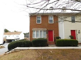 214 High Creek Dr in Roswell, GA - Building Photo