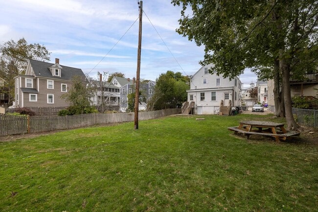 26 Cabot St in Portsmouth, NH - Foto de edificio - Building Photo