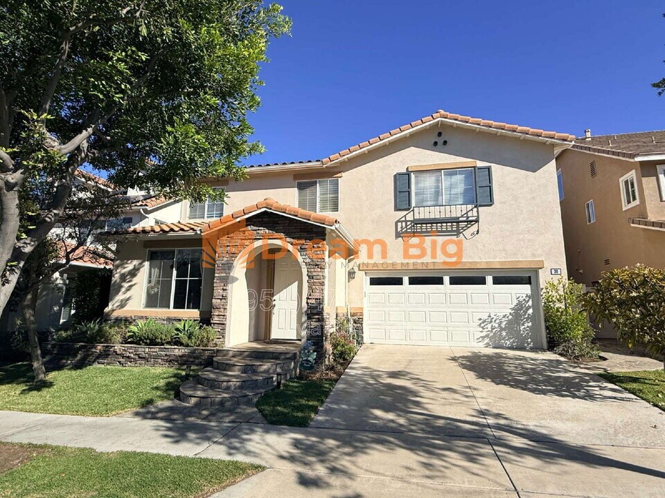 30 Amberhill in Irvine, CA - Building Photo