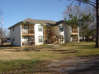 405 E New York St in Brazoria, TX - Building Photo