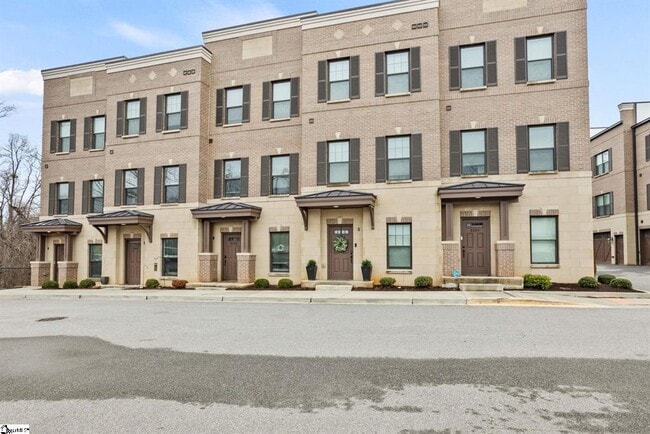 property at 1505 E North St