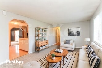 2543 Fairfax Rd in Indianapolis, IN - Foto de edificio - Building Photo