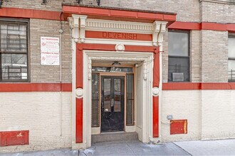 566 W 191st St in New York, NY - Building Photo - Building Photo