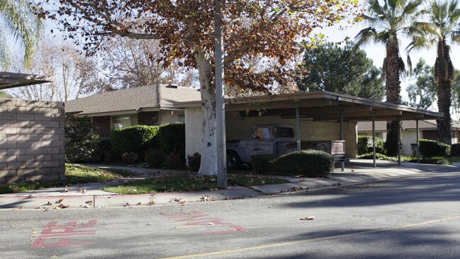 Coventry Square Apartment Homes in Upland, CA - Foto de edificio - Building Photo