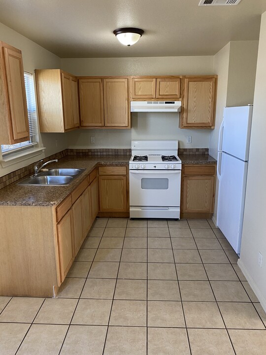 8495 Roseway Dr in El Paso, TX - Foto de edificio