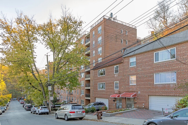 5425 Valles Ave in Riverdale, NY - Building Photo - Building Photo