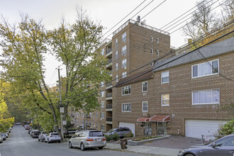 5425 Valles Ave in Riverdale, NY - Building Photo - Building Photo