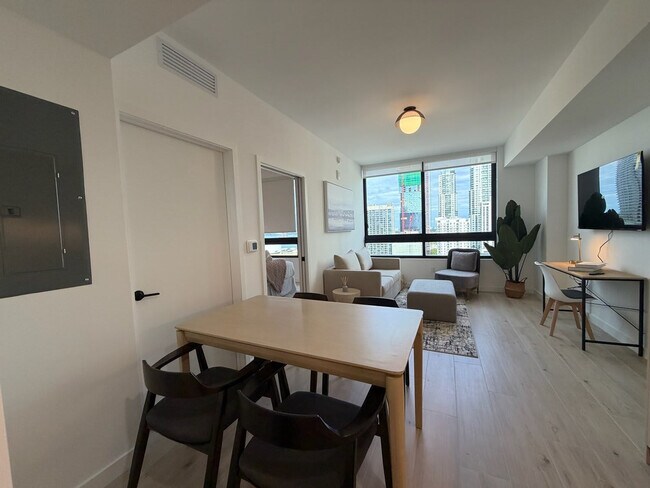 225 N Miami Ave in Miami, FL - Building Photo - Building Photo