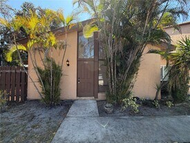 7081 W Sunrise Blvd in Plantation, FL - Building Photo