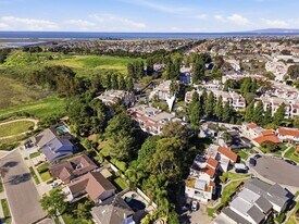 17202 Corbina Ln in Huntington Beach, CA - Building Photo