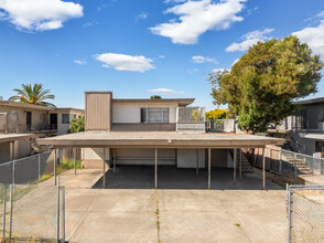 3709 San Juan St in Oakland, CA - Building Photo - Building Photo