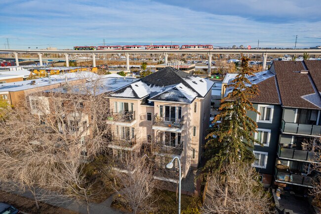 1818 11th Ave SW in Calgary, AB - Building Photo - Building Photo