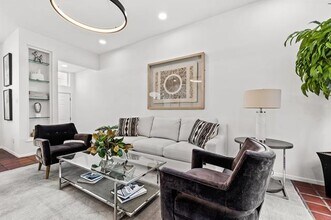 4006 Holland Ave in Dallas, TX - Foto de edificio - Building Photo