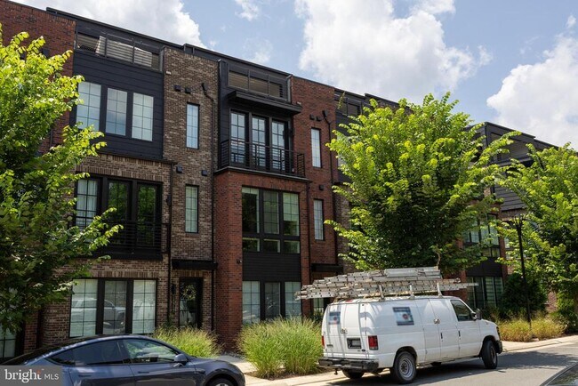 11719 Paysons Wy in Reston, VA - Building Photo - Building Photo