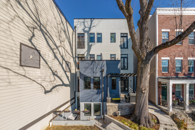 4519 Georgia Ave NW in Washington, DC - Foto de edificio - Building Photo