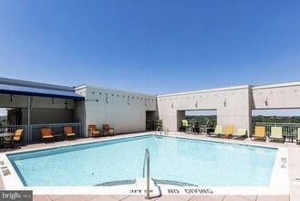 851 N Glebe Rd, Unit 810 in Arlington, VA - Building Photo - Building Photo