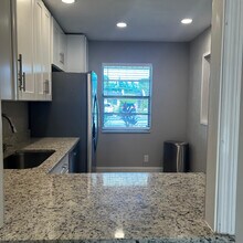 197 Lake Meryl Dr in West Palm Beach, FL - Building Photo - Building Photo