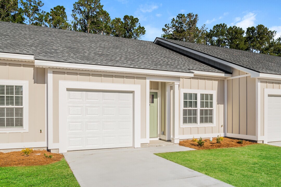 1160 Walker Point Way in Brunswick, GA - Building Photo