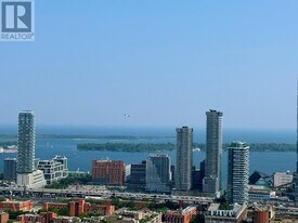 88 Queen St E in Toronto, ON - Building Photo