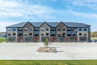 2861 Prairie Hill Dr in Marion, IA - Foto de edificio - Building Photo