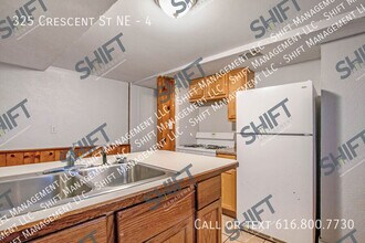 325 Crescent St NE in Grand Rapids, MI - Building Photo - Building Photo