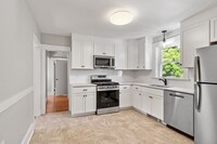 26 Felton Pl, Unit #1 in Melrose, MA - Building Photo - Building Photo