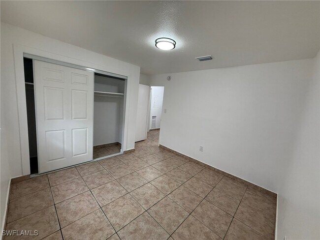 2148 Dora St in Ft. Myers, FL - Building Photo - Building Photo