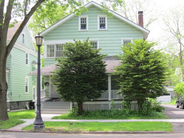 744 Allen St in Syracuse, NY - Building Photo